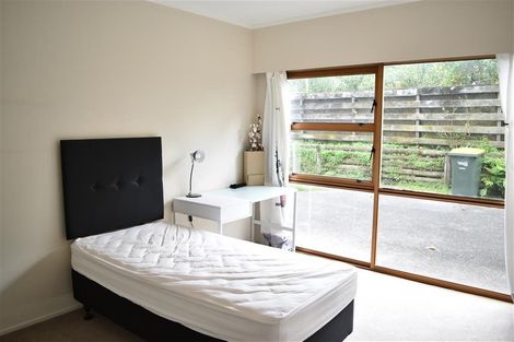 Photo of property in 2/27 Knightsbridge Drive, Forrest Hill, Auckland, 0620