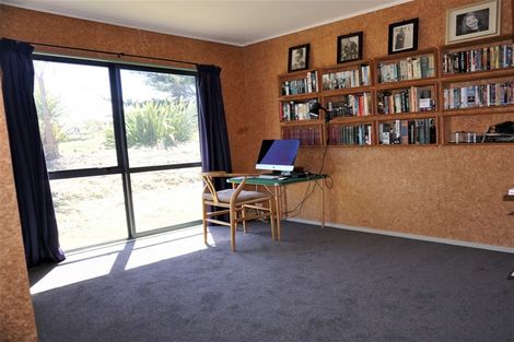 Photo of property in 1 Barclay Grove, Hokio Beach, Levin, 5571