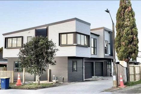 Photo of property in 15b Pipitea Place, Massey, Auckland, 0614