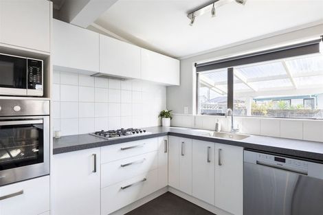 Photo of property in 6a Perrin Place, Kelvin Grove, Palmerston North, 4414