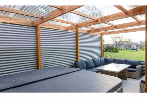 Photo of property in 58 Timaru Road, Waimate, 7924