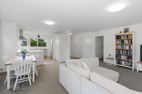 Photo of property in 6 Ishtar Place, One Tree Point, 0118