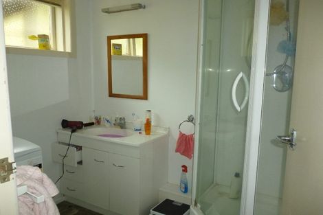 Photo of property in 68 Gladstone Road, Northcote, Auckland, 0627