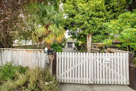 Photo of property in 16 Antrim Place, Hokowhitu, Palmerston North, 4410
