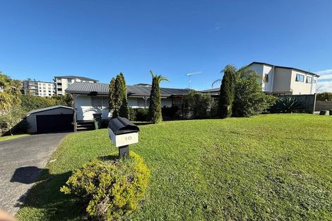 Photo of property in 10 Rook Place, Unsworth Heights, Auckland, 0632