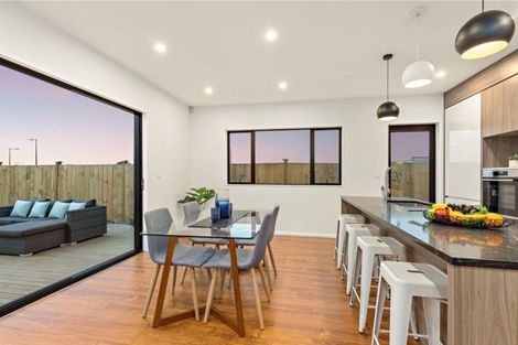 Photo of property in 4 Vinistra Road, Kumeu, 0810