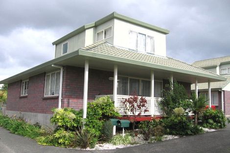 Photo of property in 5b Central Park Drive, Te Atatu South, Auckland, 0610