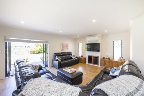 Photo of property in 31 Ruapehu Drive, Fitzherbert, Palmerston North, 4410
