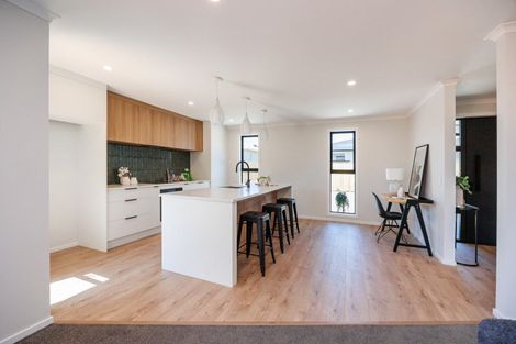 Photo of property in 5a Belvedere Crescent, Takaro, Palmerston North, 4412