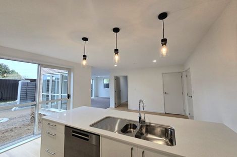 Photo of property in 16 Reiman Street, New Lynn, Auckland, 0600