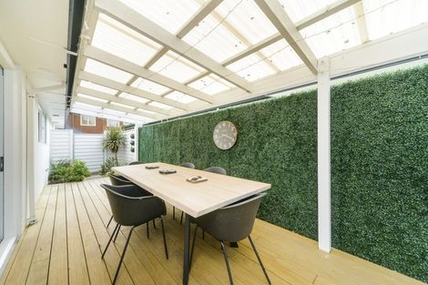 Photo of property in 4 Redwood Grove, Hokowhitu, Palmerston North, 4410