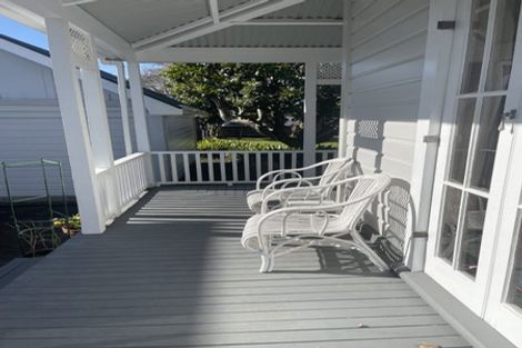 Photo of property in 56 Paynters Avenue, Strandon, New Plymouth, 4312