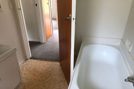 Photo of property in 3/7 Luplau Crescent, Cockle Bay, Auckland, 2014