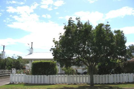 Photo of property in 13 Lynden Avenue, Hillcrest, Auckland, 0627