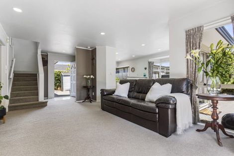 Photo of property in 2/27 Sorrel Crescent, Bucklands Beach, Auckland, 2012