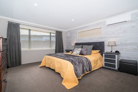 Photo of property in 7 Lorenzo Place, Kelvin Grove, Palmerston North, 4414
