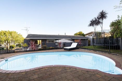 Photo of property in 24 Rothesay Place, Dinsdale, Hamilton, 3204