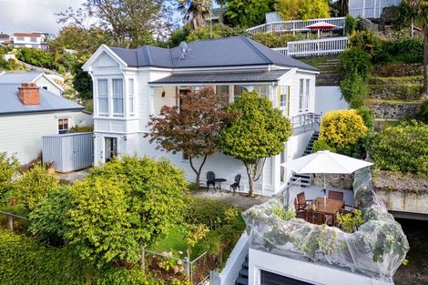 Photo of property in 6 Cameron Road, Bluff Hill, Napier, 4110