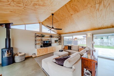 Photo of property in 76 Belgrove Drive, Waipukurau, 4200