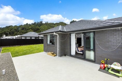 Photo of property in 115 Mawai Hakona Drive, Wallaceville, Upper Hutt, 5018