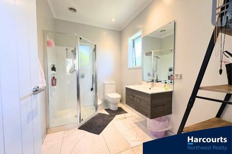 Photo of property in 5 Malbec Place, Huapai, Kumeu, 0810