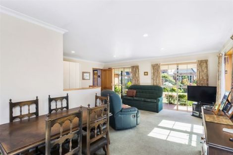 Photo of property in 15 Tavistock Place, Russley, Christchurch, 8042
