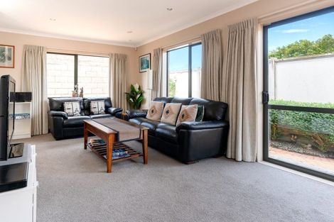 Photo of property in 33 Argentine Avenue, Miramar, Wellington, 6022