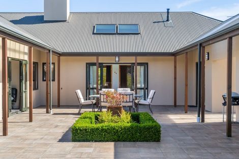 Photo of property in 32 Paekakariki Hill Road, Pauatahanui, Porirua, 5381