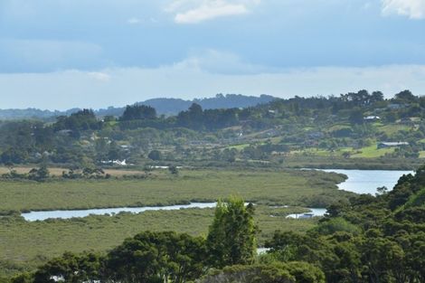 Photo of property in 299 Whangaparaoa Road, Red Beach, 0932