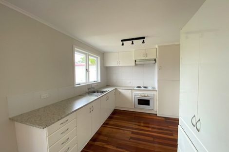 Photo of property in 4 Harding Avenue, Te Atatu South, Auckland, 0610