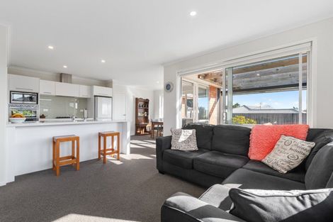 Photo of property in 124 Rowesdale Drive, Ohauiti, Tauranga, 3112