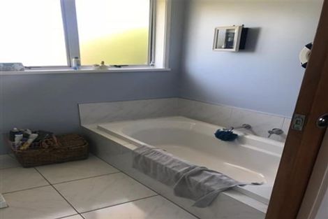 Photo of property in 21 James Cook Street, Havelock North, 4130