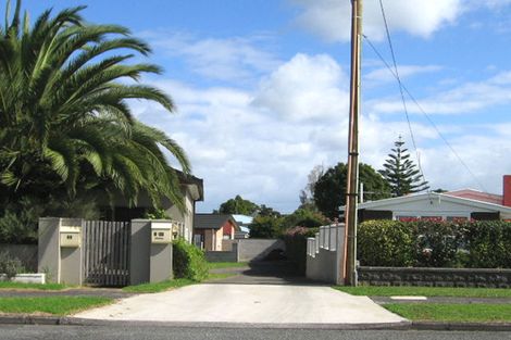 Photo of property in 66a Yeovil Road, Te Atatu Peninsula, Auckland, 0610