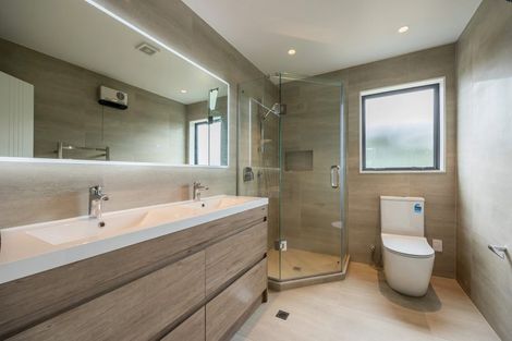 Photo of property in 40f Evelyn Place, Hillcrest, Auckland, 0627