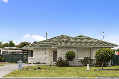 Photo of property in 17 Reef Avenue, Papamoa Beach, Papamoa, 3118