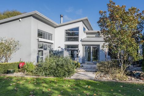 Photo of property in 77 Waikawa Beach Road, Manakau, Levin, 5573