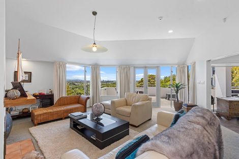 Photo of property in 25 Dyers Pass Road, Cashmere, Christchurch, 8022