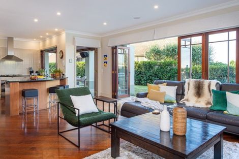 Photo of property in 15 Ocean View Road, Milford, Auckland, 0620