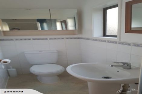 Photo of property in 1/17 Sandown Road, Rothesay Bay, Auckland, 0630