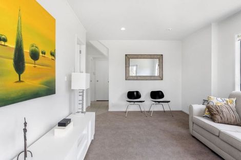 Photo of property in 2/99 Matipo Road, Mairangi Bay, Auckland, 0630