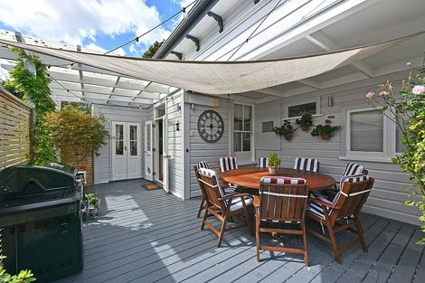 Photo of property in 2 Barton Road, Heretaunga, Upper Hutt, 5018