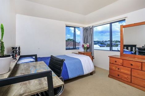 Photo of property in 9h View Road, Glenfield, Auckland, 0627