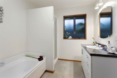 Photo of property in 100 Gardiners Road, Harewood, Christchurch, 8051