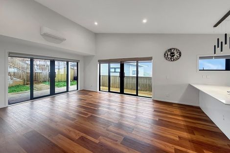 Photo of property in 18 Cathie Place, Karori, Wellington, 6012