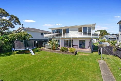 Photo of property in 11 Makora Road, Otaihanga, Paraparaumu, 5036