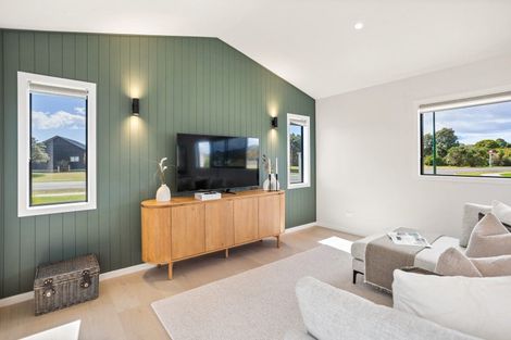 Photo of property in 2 Motutere Drive, Matarangi, 3592
