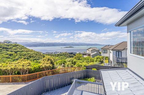 Photo of property in 3 Forbes Lane, Newlands, Wellington, 6037