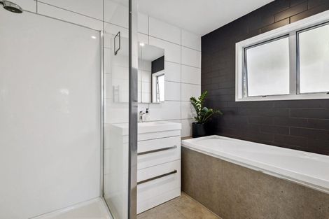 Photo of property in 2/193 Lake Road, Belmont, Auckland, 0622