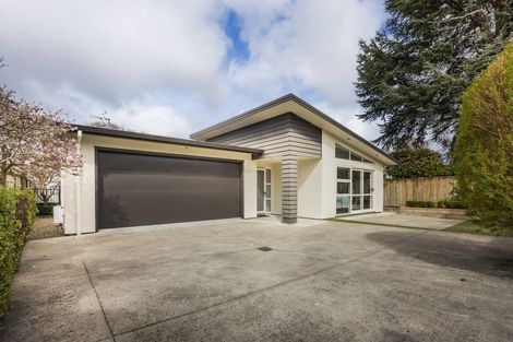 Photo of property in 16 Hardie Street, Hokowhitu, Palmerston North, 4410