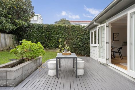 Photo of property in 1/12 Craigbank Avenue, New Lynn, Auckland, 0600
